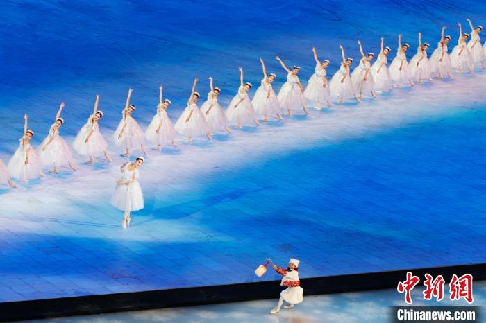 亚冬会开幕式：一场以冰雪为名的“四向奔赴”