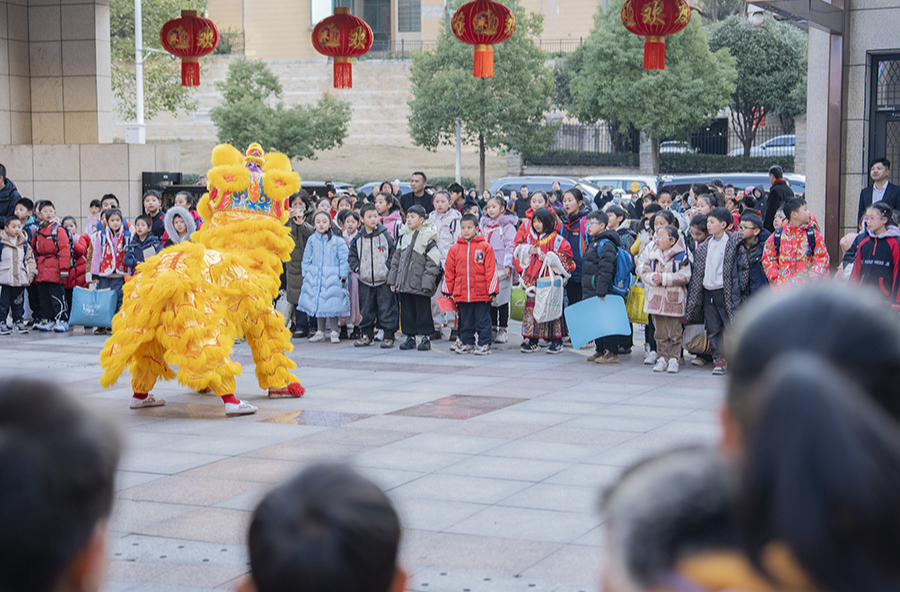 图集|长沙中小学迎春季新学期报到日