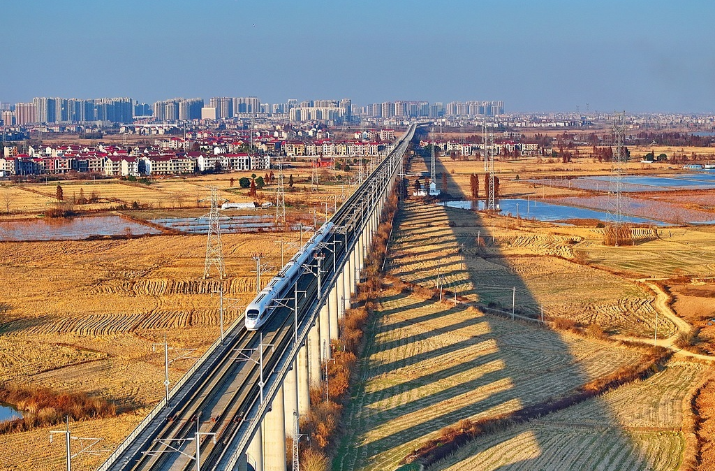 我国将增开银发旅游列车