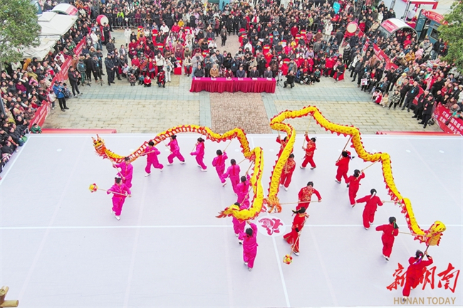 People Celebrate Upcoming Lantern Festival Across Hunan