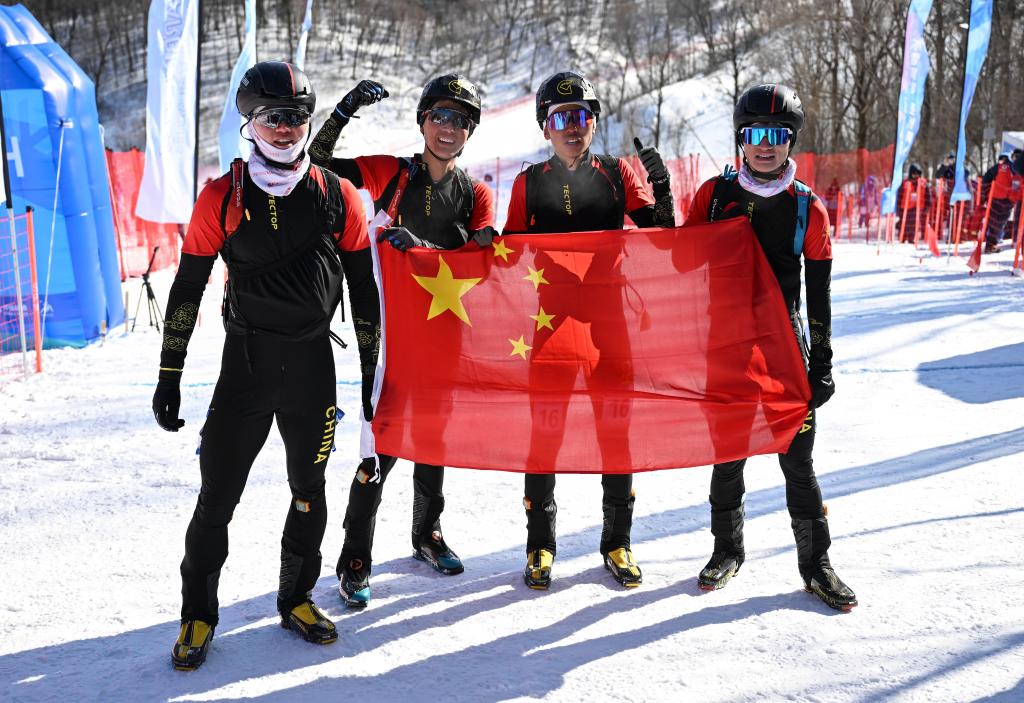 亚冬会｜12日看点：滑雪登山收官 中国女子冰球队首秀