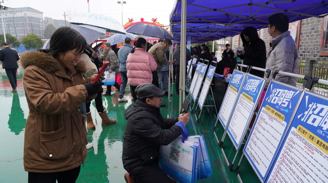 跨越山海搭建就业“桥”！中方县与浙江象山县劳务协作铜湾专场招聘会见闻