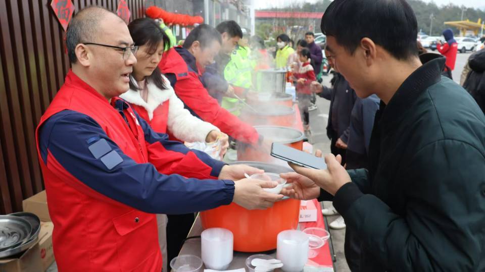 喜乐元宵 情暖驿站