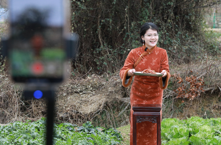 用英语讲中国故事，向全世界宣传土特产！衡山95后妹子当起家乡“推荐官”