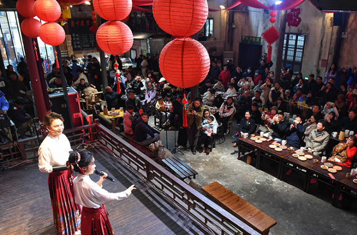 Lantern Festival Celebrated at Teahouse in Changsha