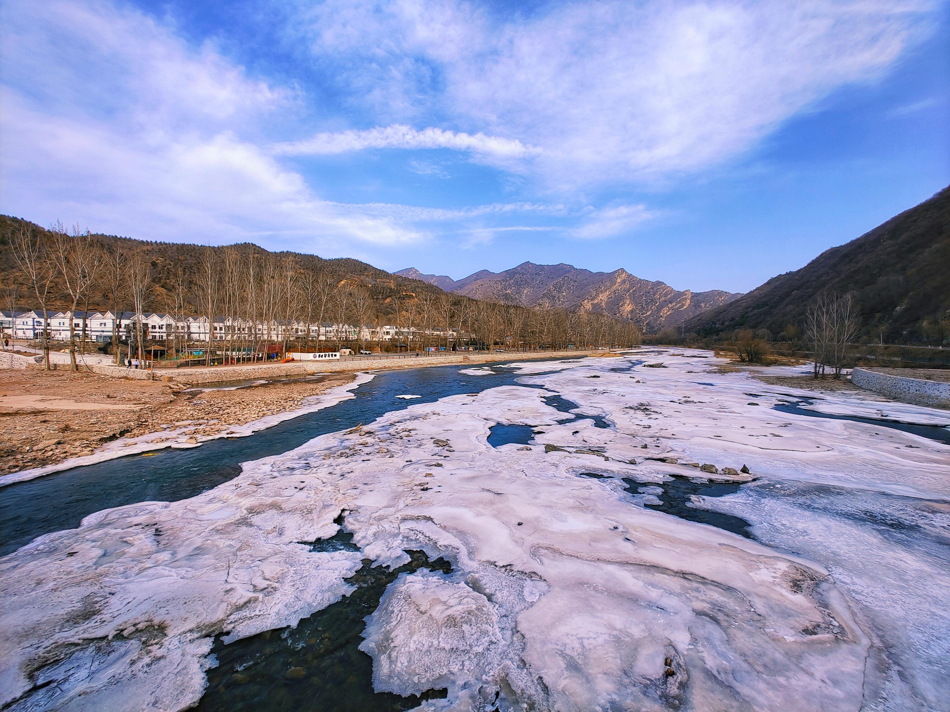 初春限定美景：白河湾怀柔段半江春水半江冰