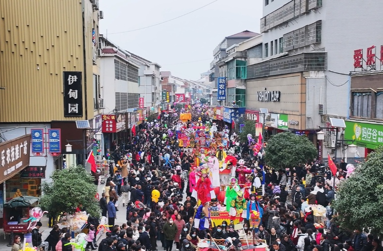 一台故事一家人，演的是传承，更是团圆！走进汨罗长乐故事会，探寻那些“故事”背后的故事