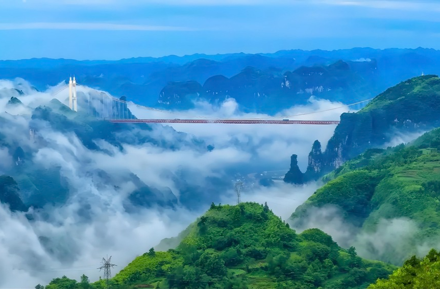 去年，全世界近3亿人次游览湖南山川