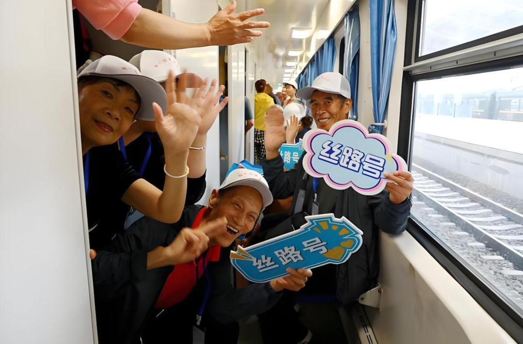 每日一词 | 银发旅游列车 senior-friendly tourism train