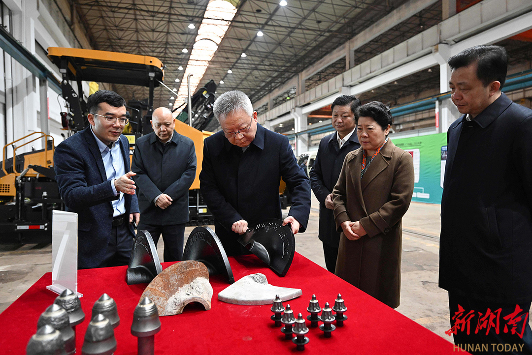 2月20日，沈晓明来到长沙市苗朵夏彤智能技术有限公司调研。