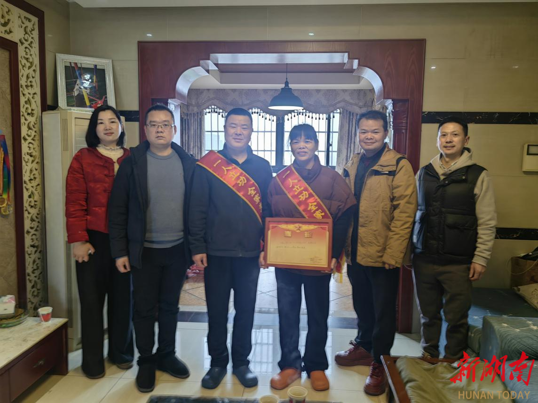 长沙高塘岭街道：热血青春铸军功，喜报传递暖人心