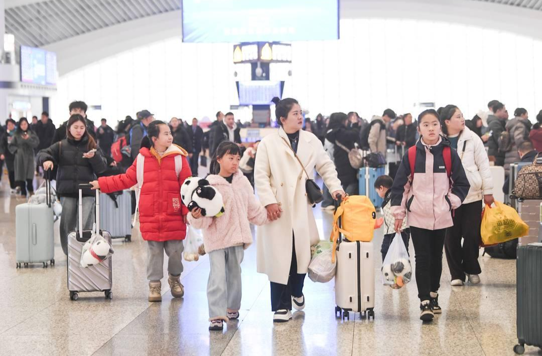 2025春运将收官 全国铁路累计发送旅客4.99亿人次