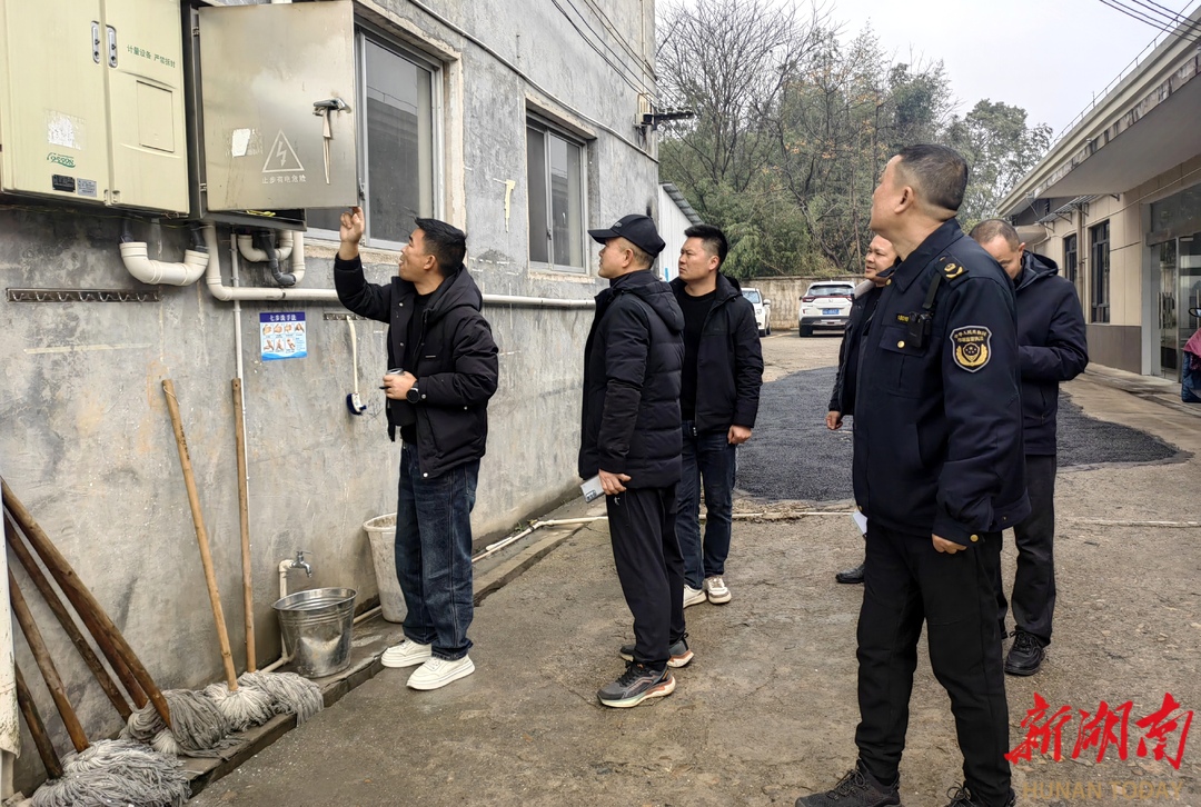 宁乡市坝塘镇联合多部门开展校园安全检查
