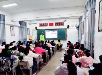 衡南县三塘雁西小学开展交通安全第一课