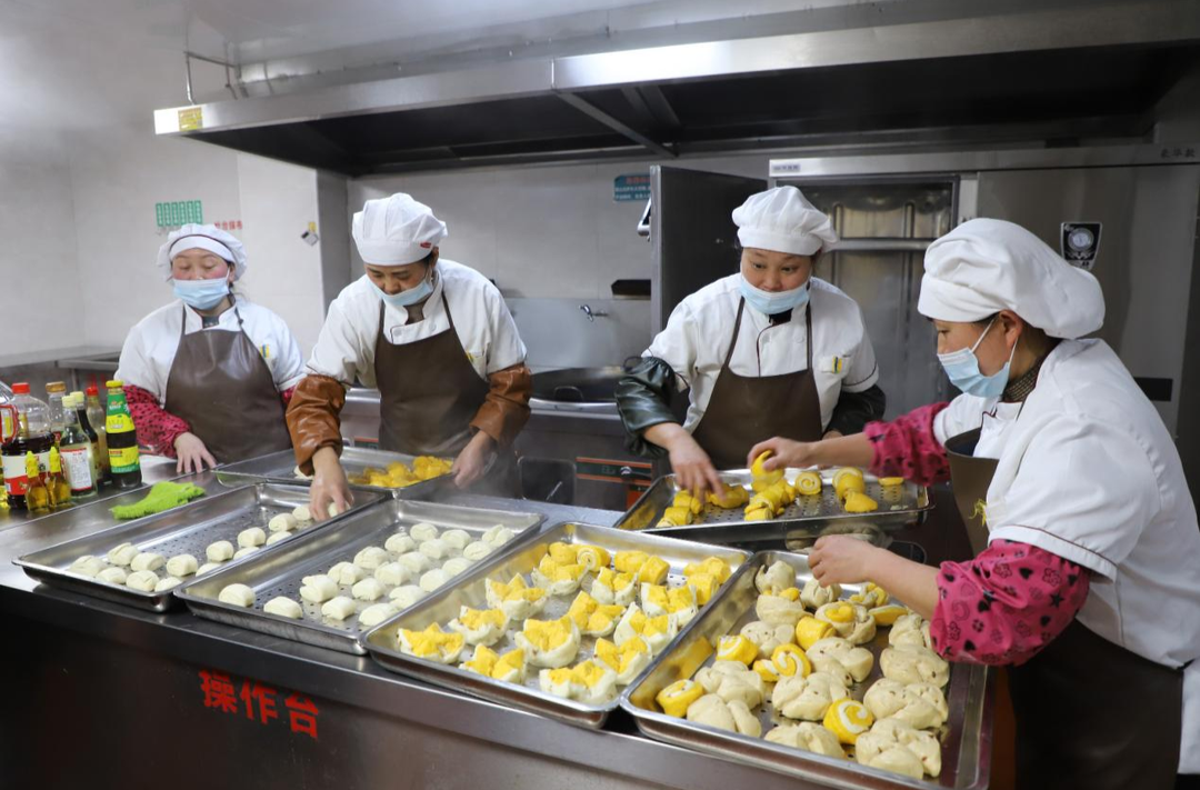 龙山县雨花幼儿园举办首届食堂花样馒头制作大赛