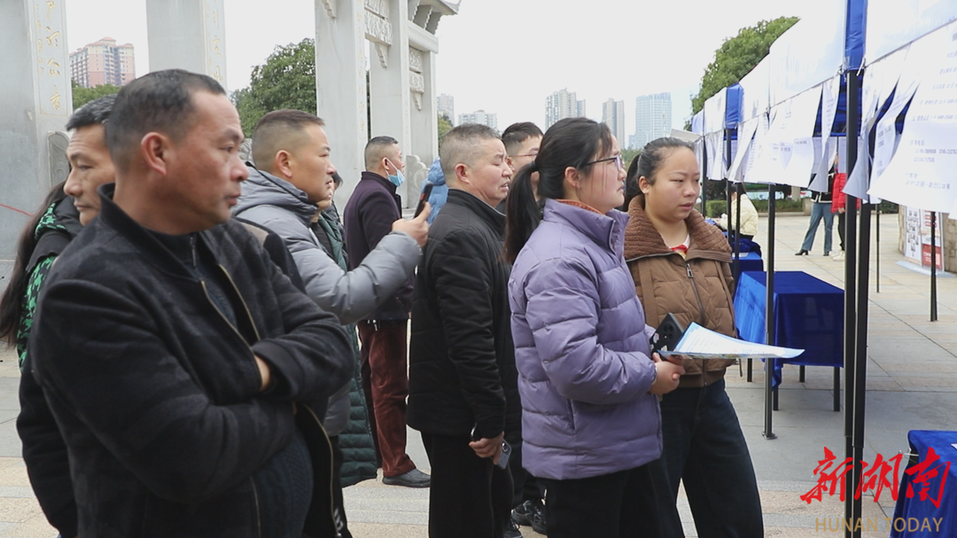 河西街道举办“春暖农民工，服务惠民生”专场招聘会  为就业“搭桥铺路”