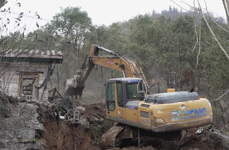 铜吉铁路凤凰段建设顺利推进