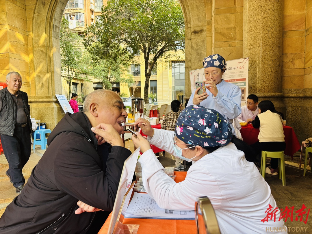  广益社区：便民服务暖人心，雷锋精神永传