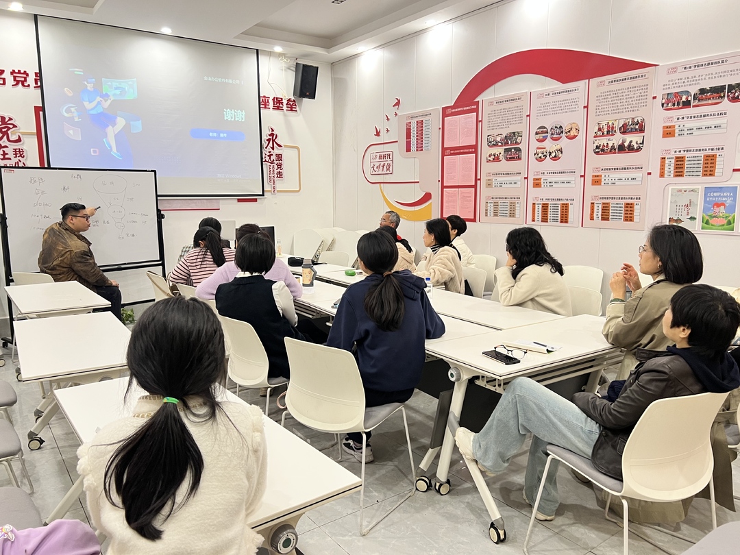 青园社区“青邻·夜校”课堂：视频剪辑课程助力技能提升