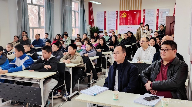 让雷锋精神在校园里生根发芽 托克逊“红石榴·雷锋课堂”铸品牌