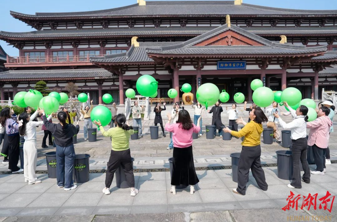 娄底一中开展2025年“三八”国际妇女节庆祝活动