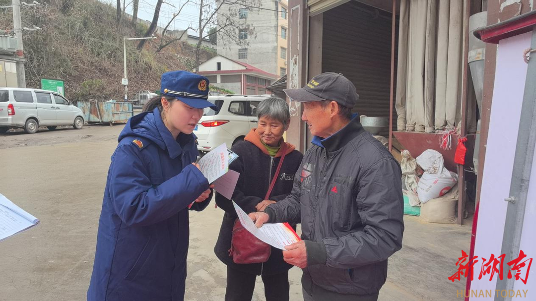 辰溪：学雷锋见行动，消防宣传进农村