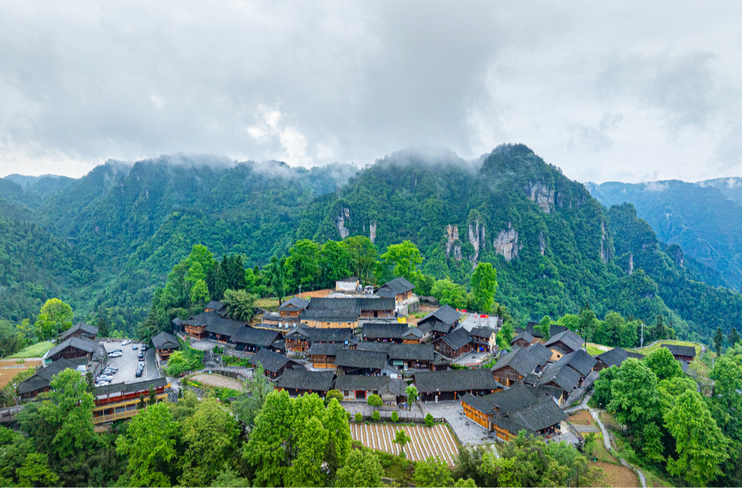 沿着总书记的足迹・湖南｜十八洞村“一家好”带动“大家好”@贵州日报特刊头条