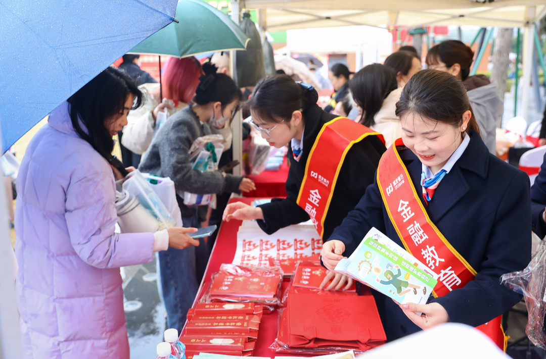 学雷锋纪念日，省直机关工委、中国人民银行湖南省分行集中开展学雷锋志愿服务活动