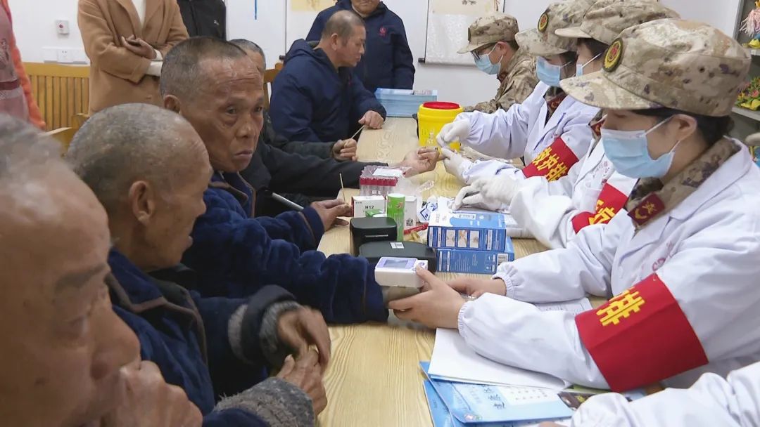 新时代新雷锋丨汝城县沙洲村：民兵走进敬老院传递温暖