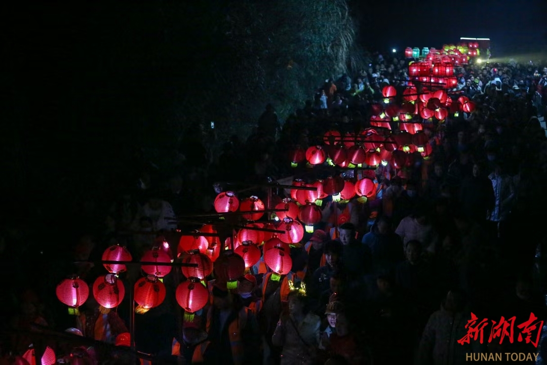 家家添彩 户户接灯 衡阳县界牌火灯节吸引5万多游客