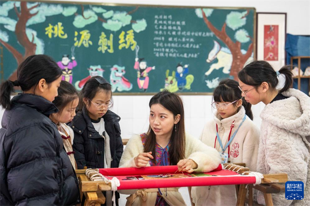 Taoyuan Embroidery Promoted in Schools