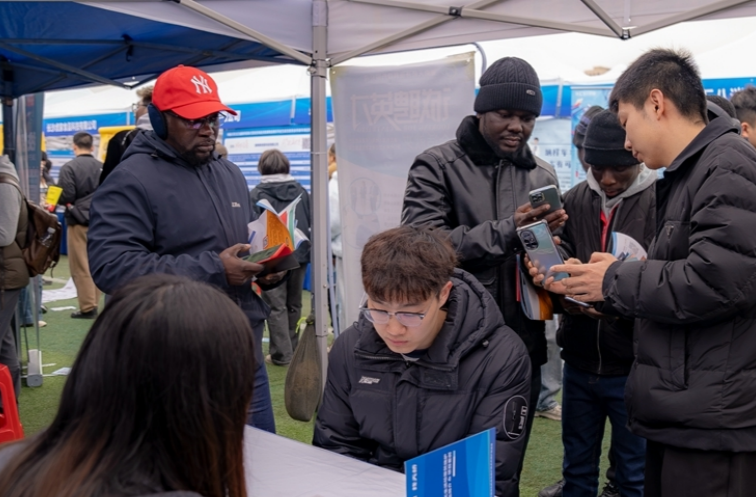 Spring Campus Job Fair Held in Changsha