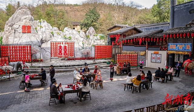 Experiece Folk Customs in Fenghuang County