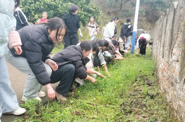 麻阳铜矿事务中心：传承雷锋精神 共建绿色家园