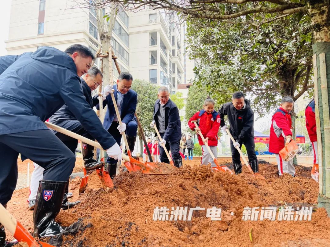 株洲市开展全民义务植树月“认种认养认建”活动