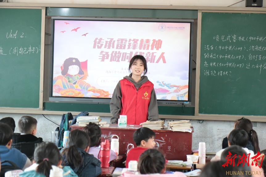 湖南工学院开展“雷锋精神传校园，防诈宣传护银龄”学雷锋志愿活动