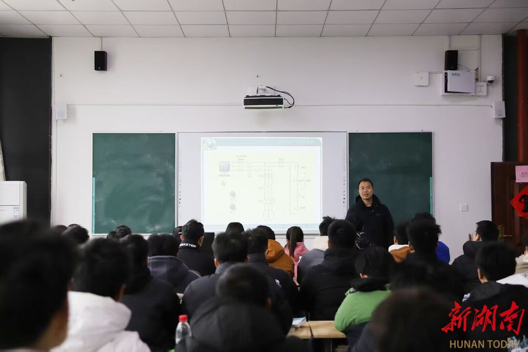 匠心筑梦育桃李——记邵阳职业技术学院机电专业教师石百科