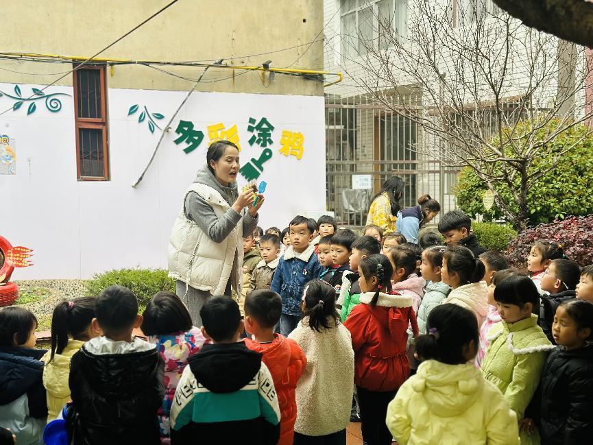 南县实验幼儿园：师生携手种下春天一抹新绿