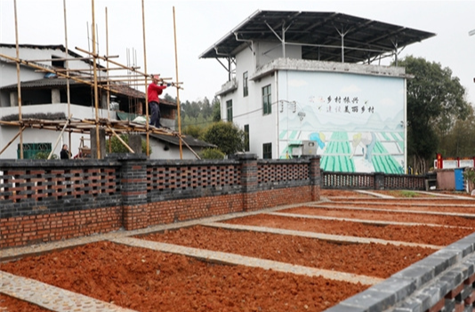 Construction of 'Four Small Gardens' Makes Countryside More Beautiful