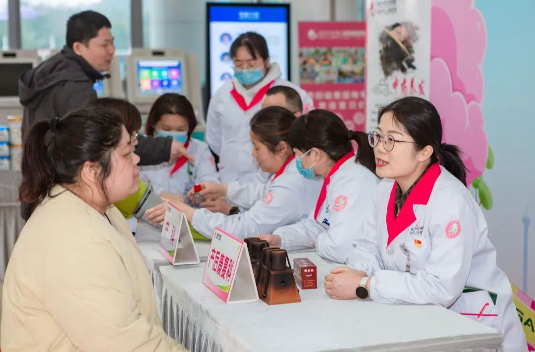 好孕与您相伴，合力迎接新生——益阳市妇幼保健院举办孕产妇健康关爱活动