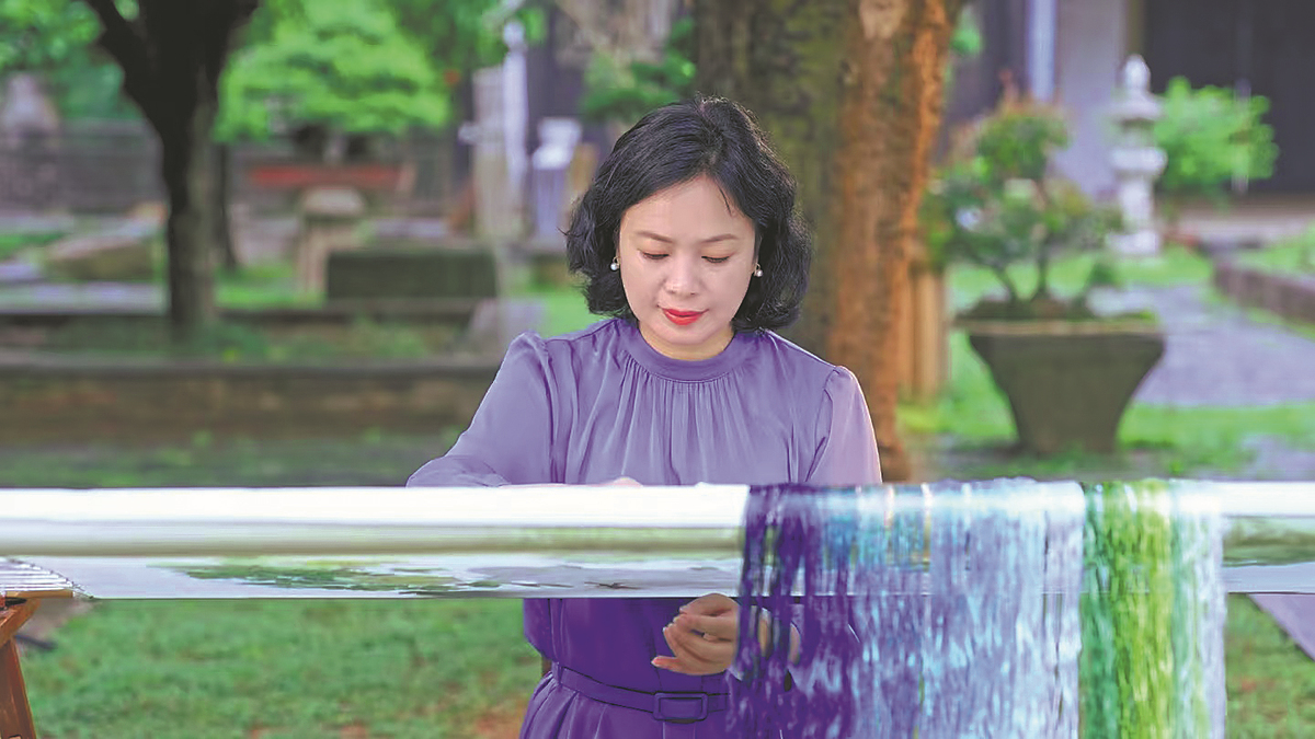 Deputy passes down traditional embroidery heritage