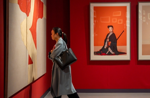 Traditional Chinese Costume Culture Research and Artistic Creations Exhibition Opens in Zhuzhou