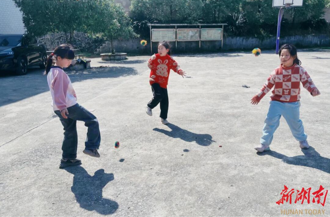 娄底市娄星区新禾中心小学：课间玩转传统游戏 解锁校园活力新密码‌