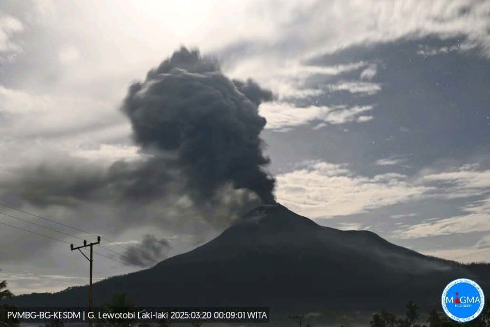 印尼火山爆发灰柱升至8公里高空，巴厘岛所有航班取消