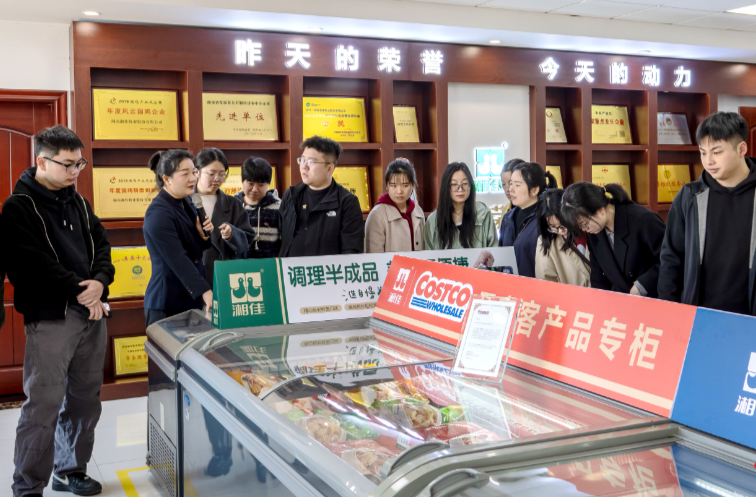 石门：组织青年干部探访园区，激发投身家乡建设的使命感