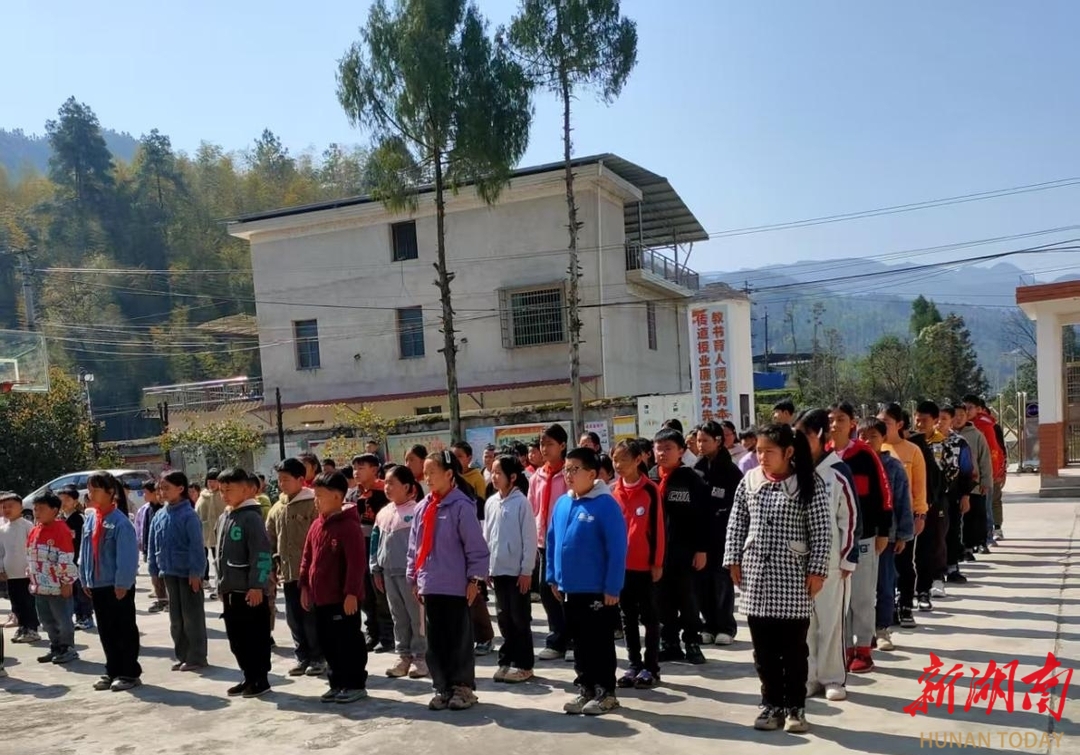 臸仁社工普法下乡 共筑安全防护盾