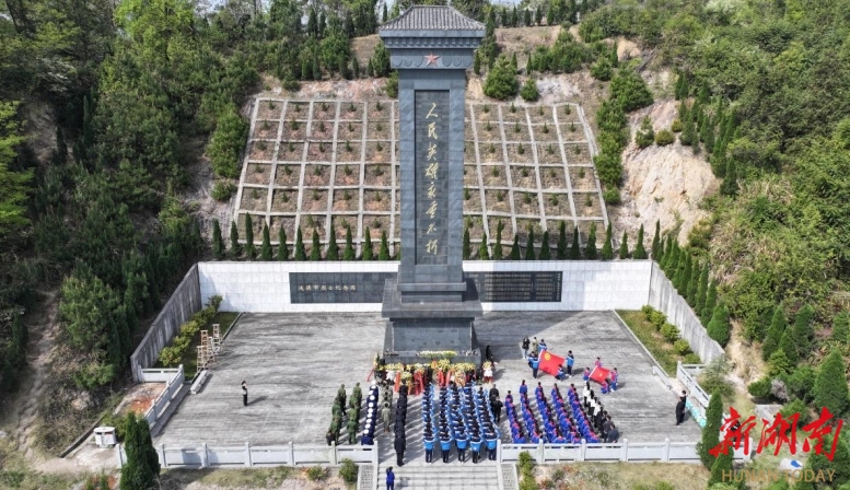 網(wǎng)絡(luò)中國節(jié)·清明丨漣源舉行清明祭掃活動