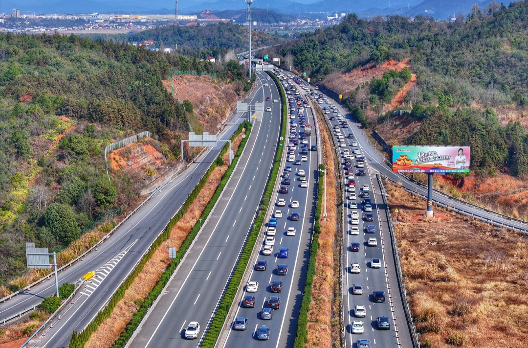 滚动播报：截至4日17时，湖南以下高速公路通行缓慢