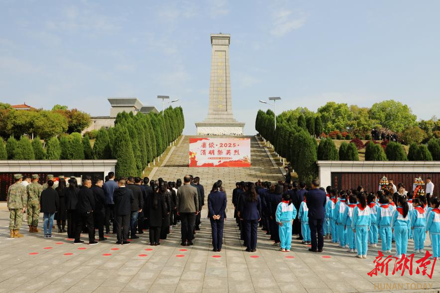 網(wǎng)絡(luò)中國節(jié)·清明丨婁底市退役軍人事務(wù)局舉行清明祭掃活動