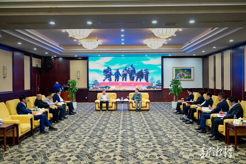 胡贺波会见回乡异地湘潭商会负责人代表